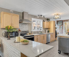 RECENTLY RENOVATED IN SHANNON LAKE